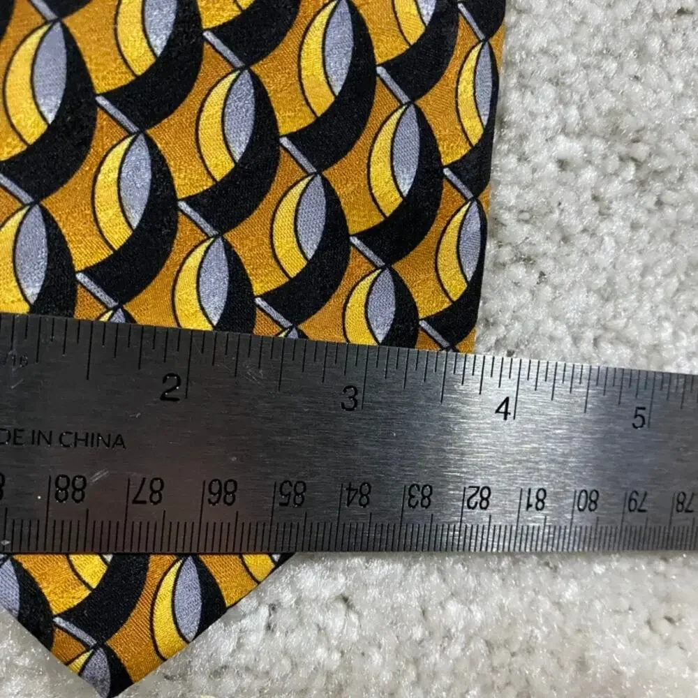 Tom James Tie Corporate Image Silk Handmade USA Necktie Absract Academia Prep